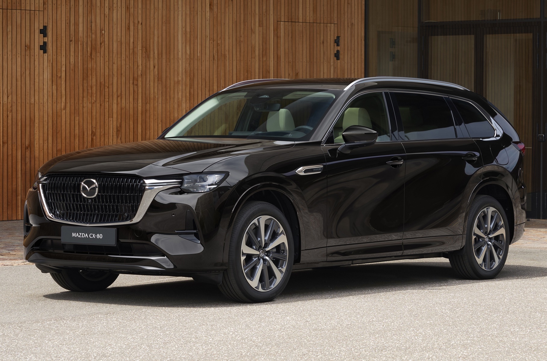 Mazda представила кроссовер CX-80 для Европы